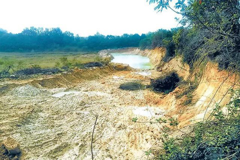 深入打好污染防圖治攻堅戰，集中攻克老百姓身邊的突出生態環境問題